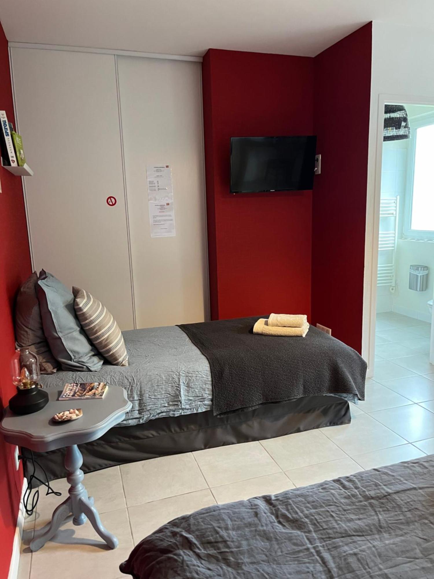 L'Atelier De Mezareun Bed & Breakfast Ushant Exterior photo