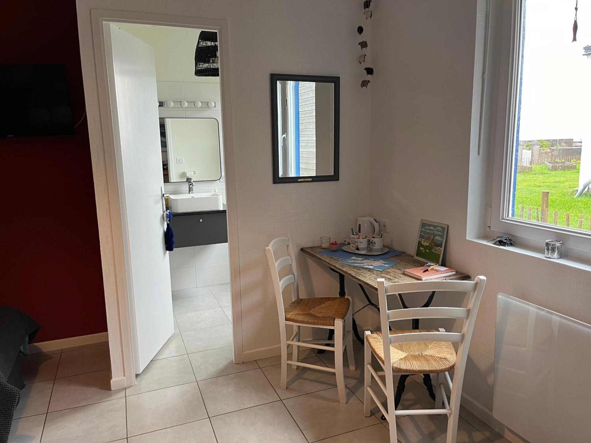 L'Atelier De Mezareun Bed & Breakfast Ushant Exterior photo