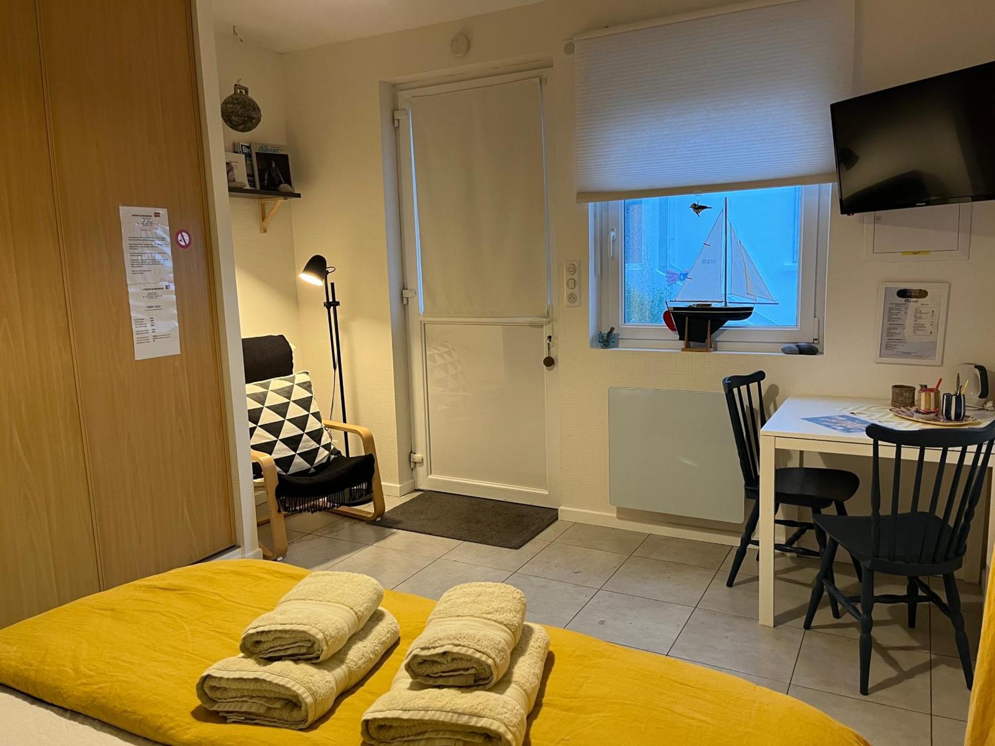 L'Atelier De Mezareun Bed & Breakfast Ushant Exterior photo